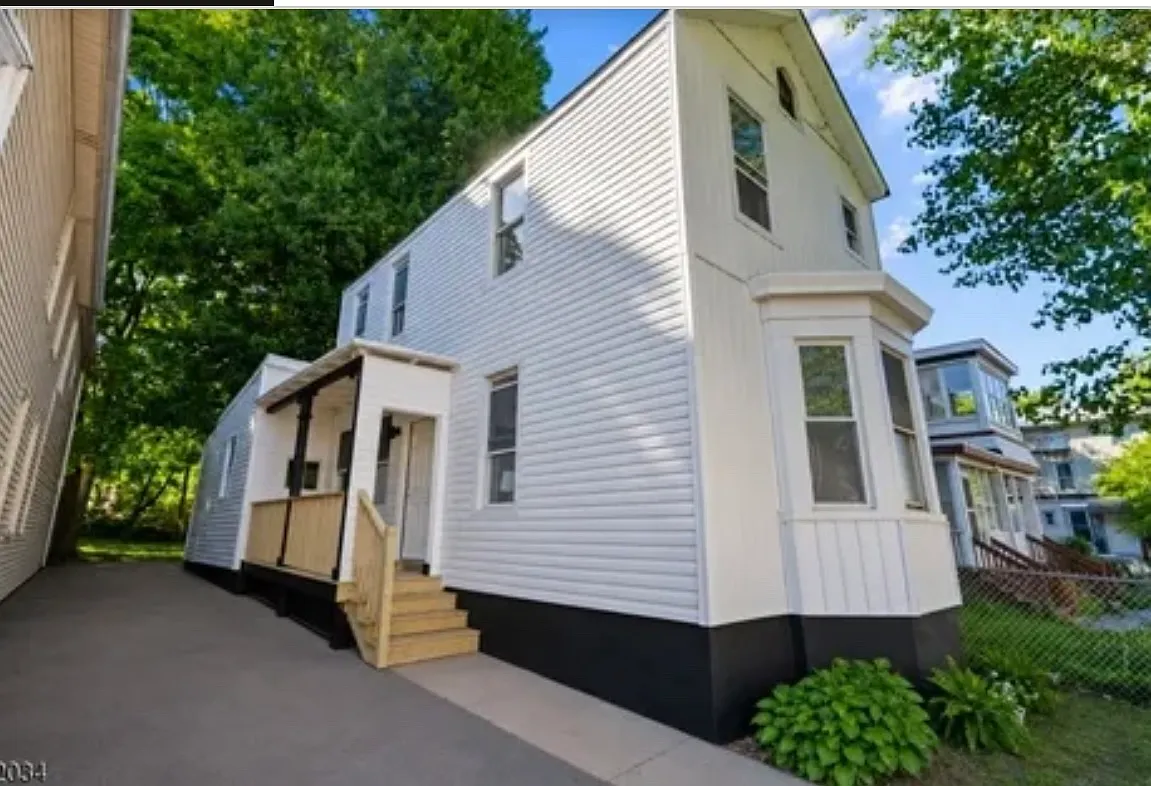 2 bed, 1050 sqft, $2,950 — Photo 1