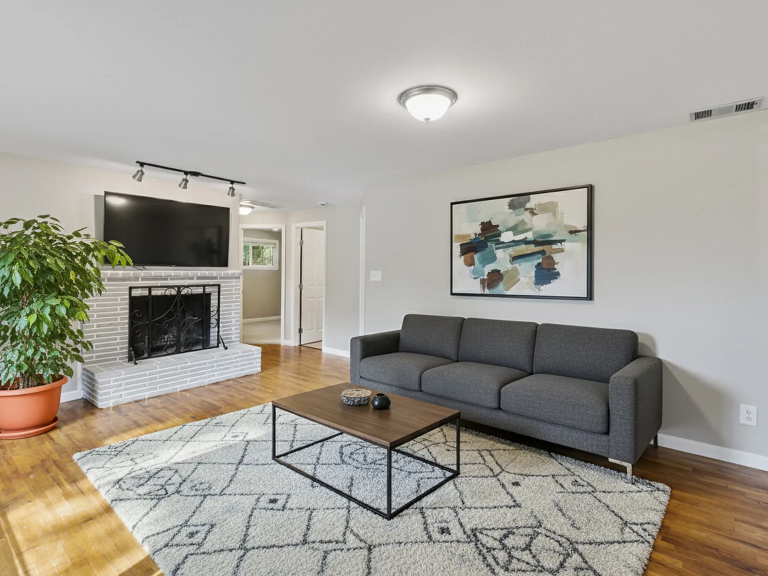 3 bed, 1500 sqft, $3,450 — Photo 3