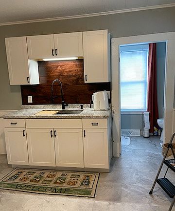 Kitchen (No dishwasher)