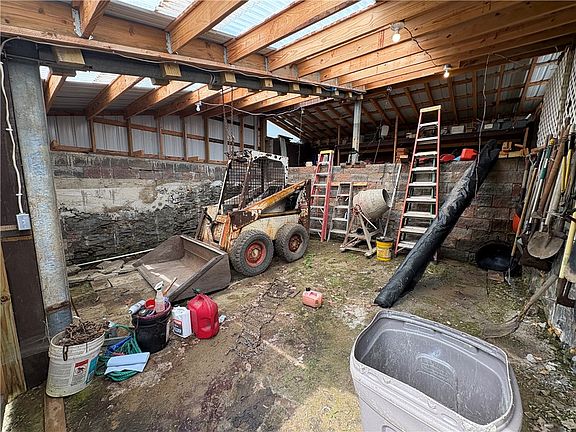 4th image of 150 Main St