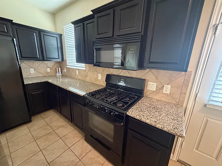 1001 Zodiac Ln #15 — Photo 7