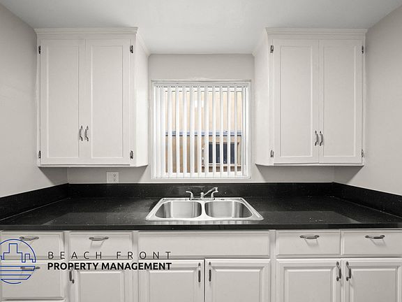 2nd image of 2070-2080 N Magnolia Ave #2072