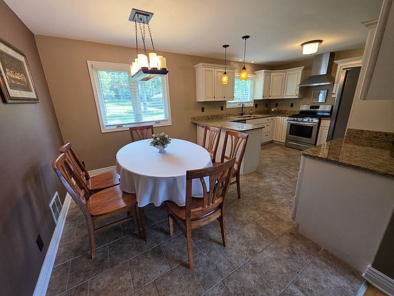 5th image of 7370 Raccoon Hill Dr