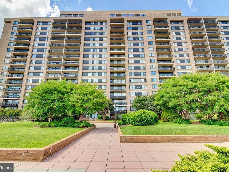 1st image of 3709 S George Mason Dr APT 810