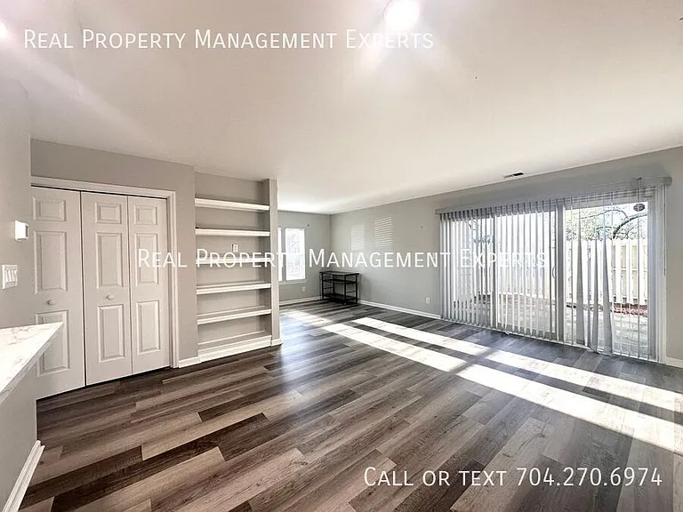 2739 Von Thuringer Ct — Photo 6