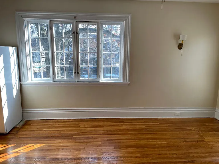 423 Crescent St NE #2 — Photo 2