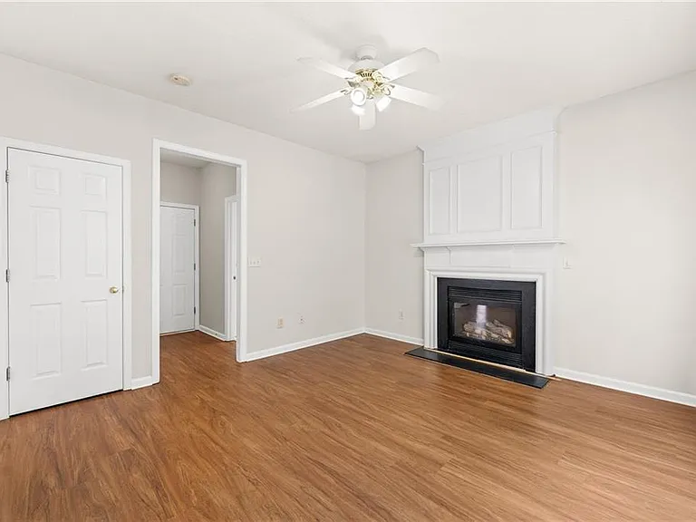 2704 Regent Walk Dr — Photo 16
