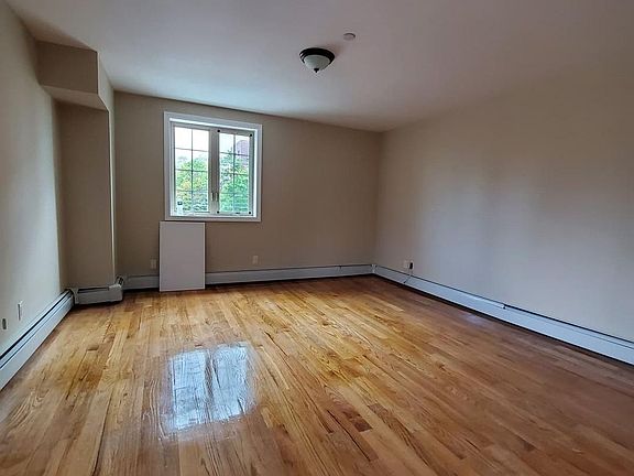 2nd image of 711 Clarence Ave