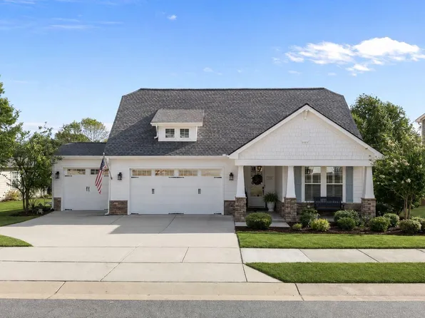 734 Kerr Lake Dr, Fuquay Varina, NC 27526