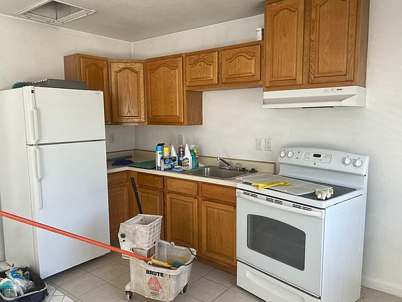 Kitchen, not quite finish , still cleaning