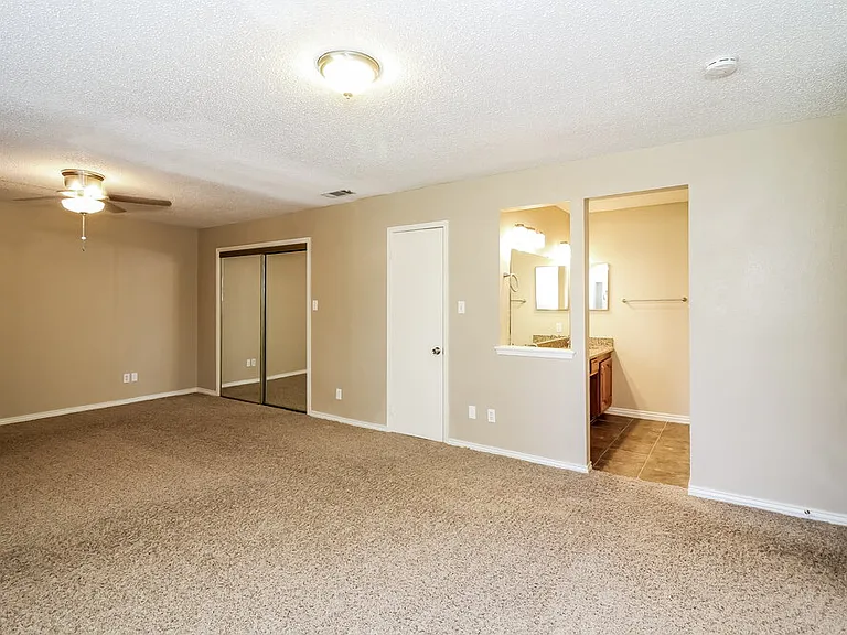 1037 Eagle Ct — Photo 9
