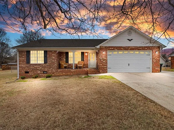 155 Sundial Dr, Lexington, NC 27295