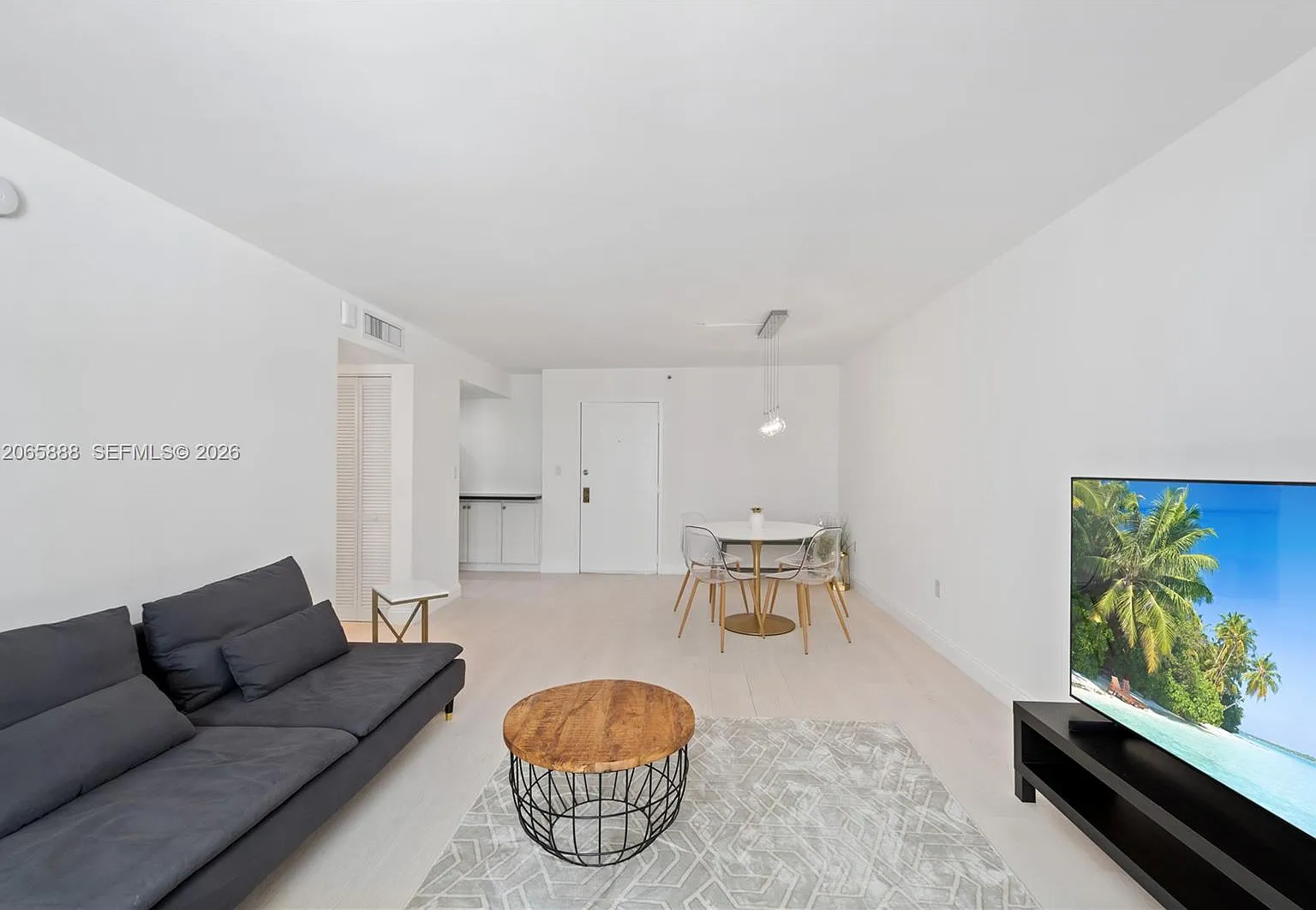 The Georgian Condo — Photo 2