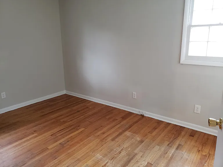 203 Willow Ave — Photo 2