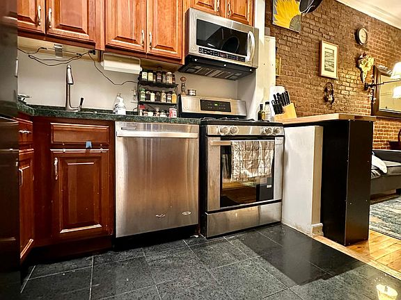4th image of 74 W 85th St APT 3