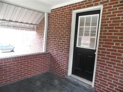 4th image of 628 Mulberry St