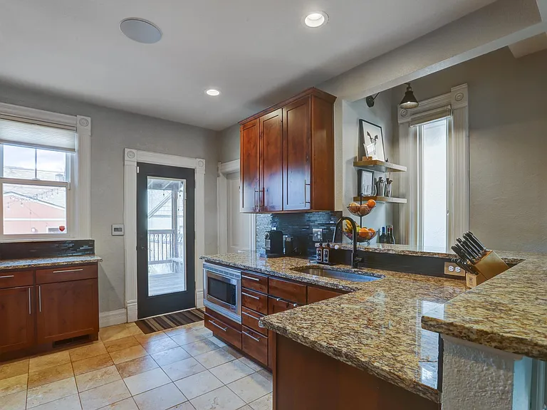 145 S Corona St — Photo 10