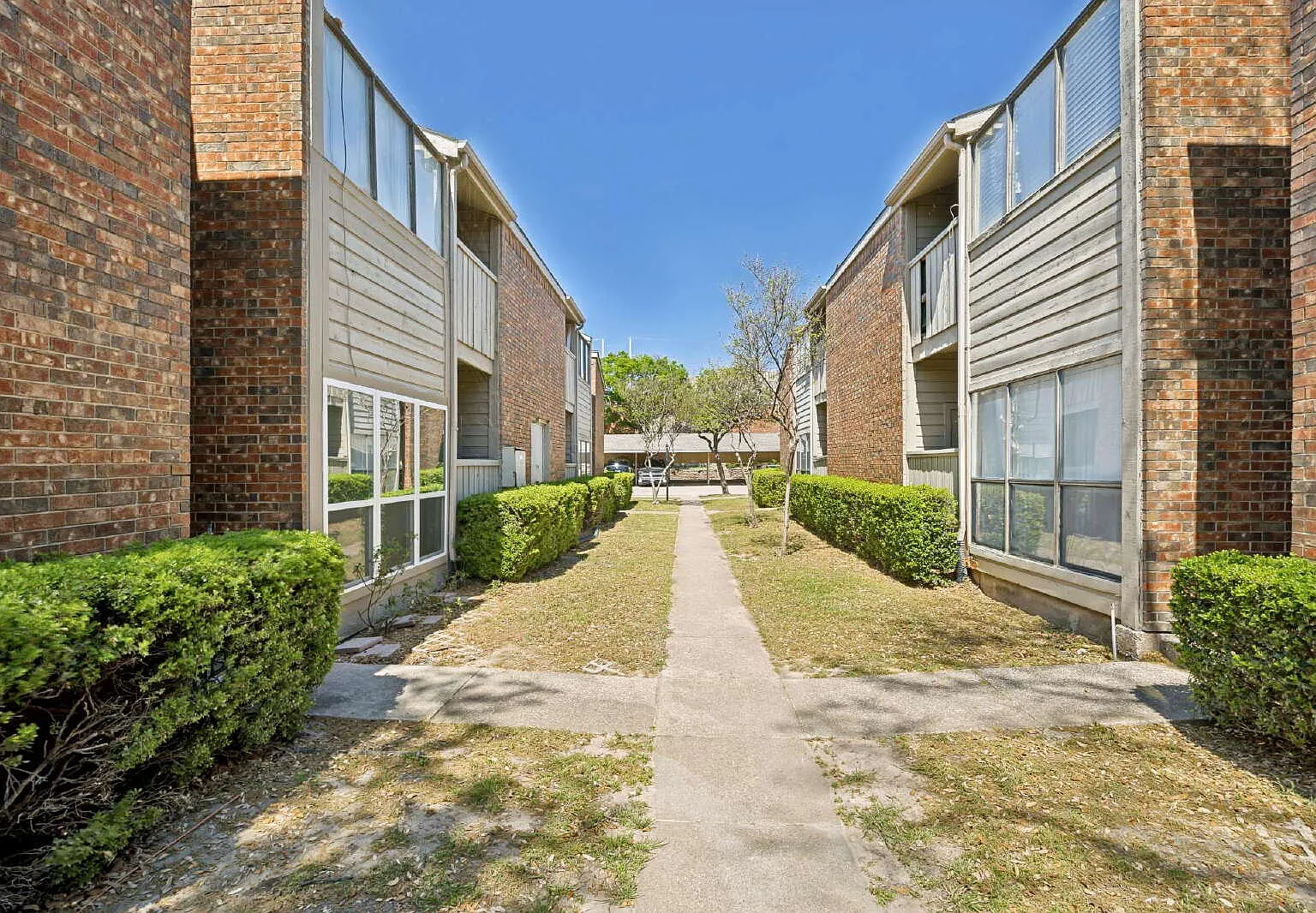 1 bed, 1.0 bath, 748 sqft, $1,100 — Photo 2
