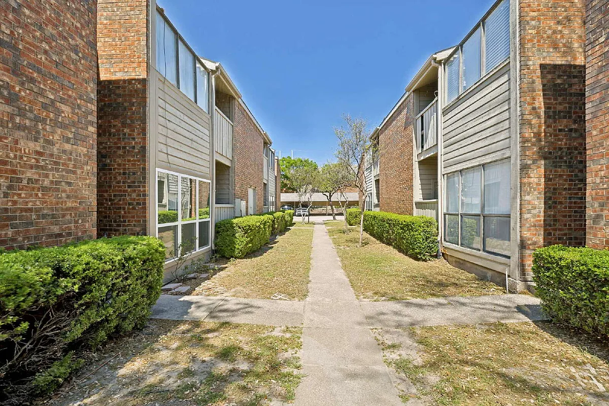 Building Photo - 9254 Forest Ln #703