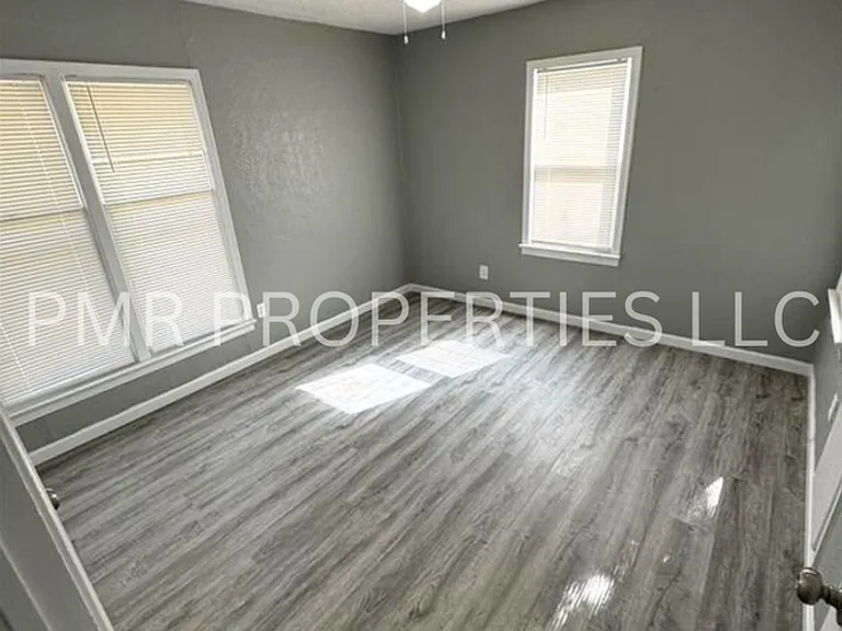 1804 NW Kingsbury Ave — Photo 9