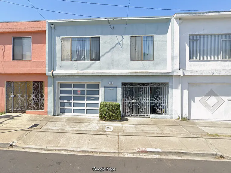 446 Niantic Ave — Photo 1