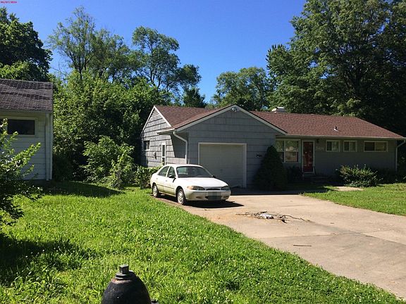 2nd image of 7601 E 110th St