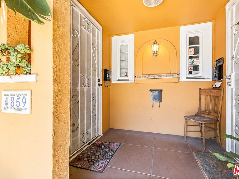 1185 S Tremaine Ave — Photo 60