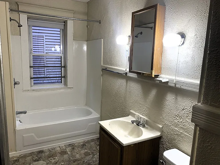 290-294 Sumner Ave — Photo 20