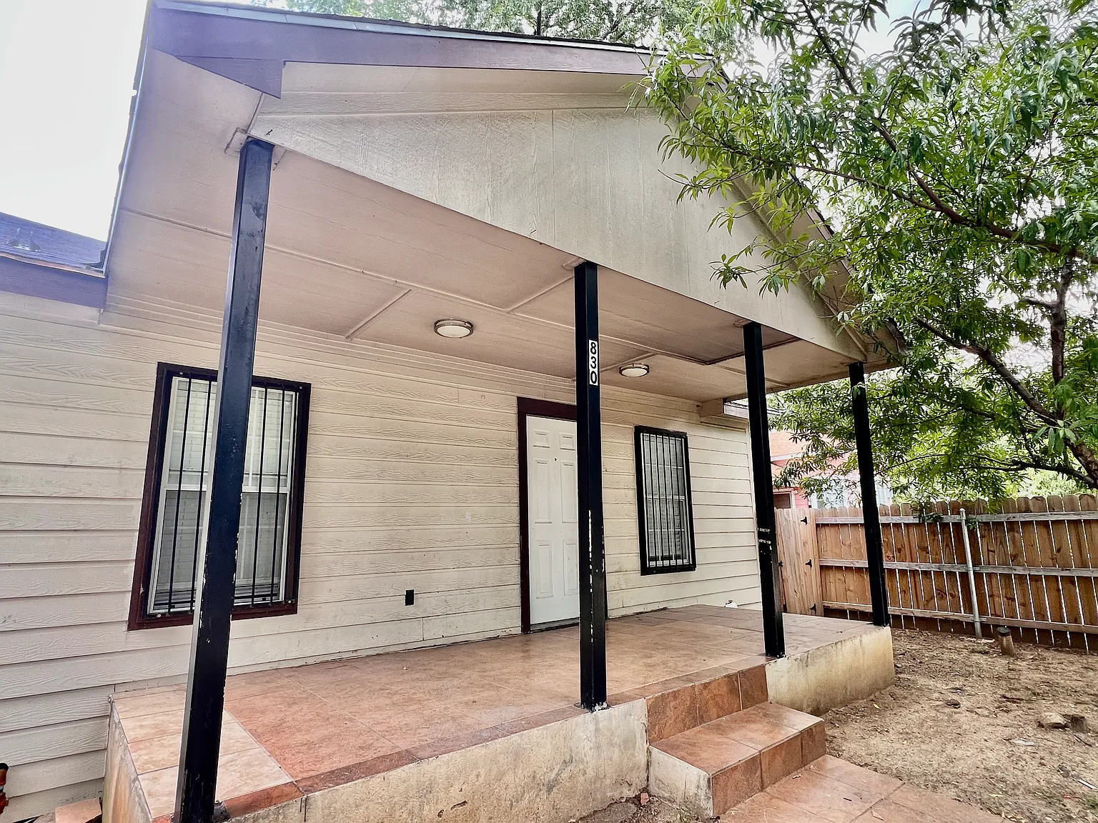 3 bed, 1227 sqft, $1,595 — Photo 1