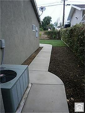 5th image of 974 Congress St
