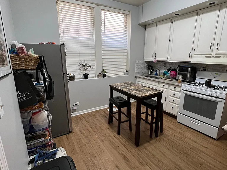 2352 N Damen Ave #1R — Photo 2