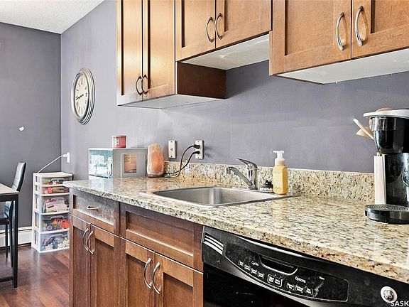 5th image of UNIT 202-254 Pinehouse PLACE
