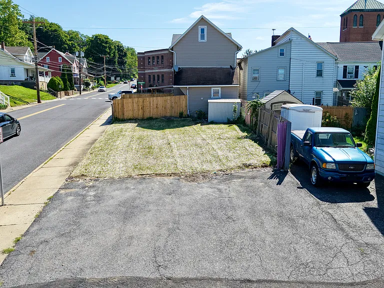 156 E Northampton St — Photo 3