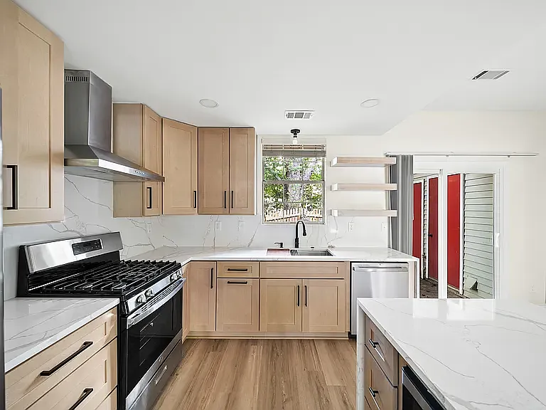 2 bed, 2.5 bath, 1160 sqft, $2,500 — Photo 3