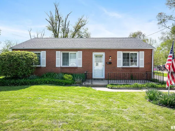 310 Saint Clair Dr, Marquette Heights, IL 61554