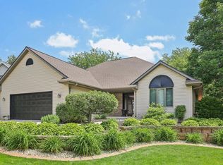 401 Saint Andrews Ct, Waunakee, WI 53597