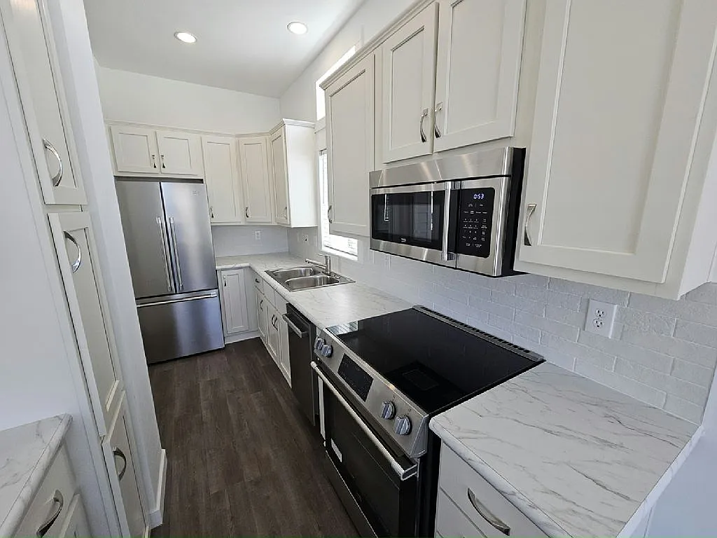 1 bed, 1.0 bath, 385 sqft, $1,199 — Photo 2