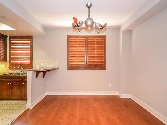 3rd image of 6300 Honolulu Ave Unit 208