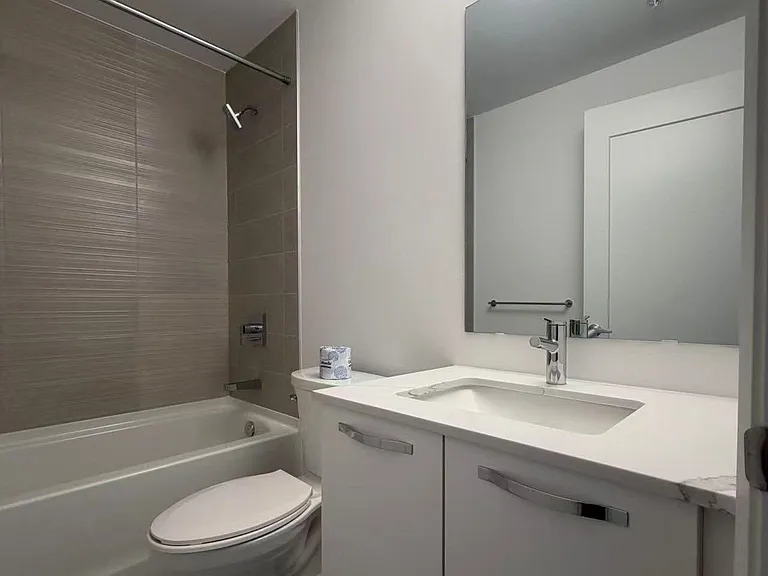 75 James St S #1607 — Photo 7