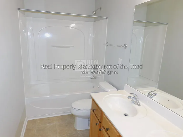 8 Rockport Ct — Photo 5