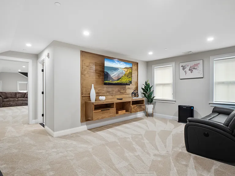 140 Middlesex St #3 — Photo 23