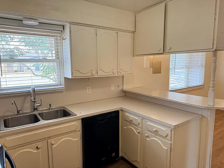4425 Humble Ave — Photo 8