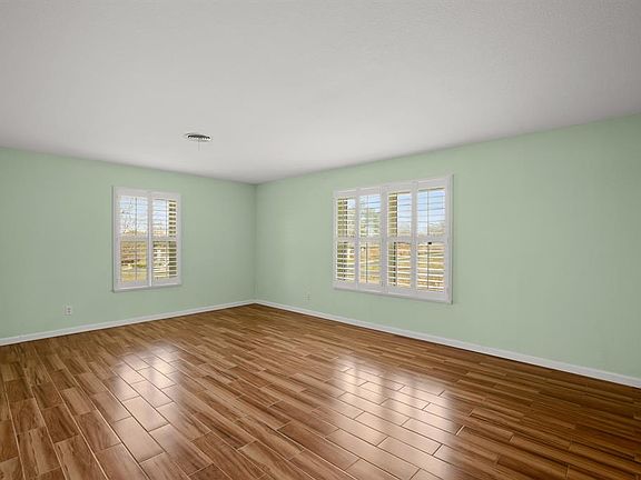 5th image of 11908 N Oaks Dr