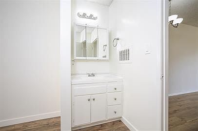 5th image of 12514 Culver Blvd #6