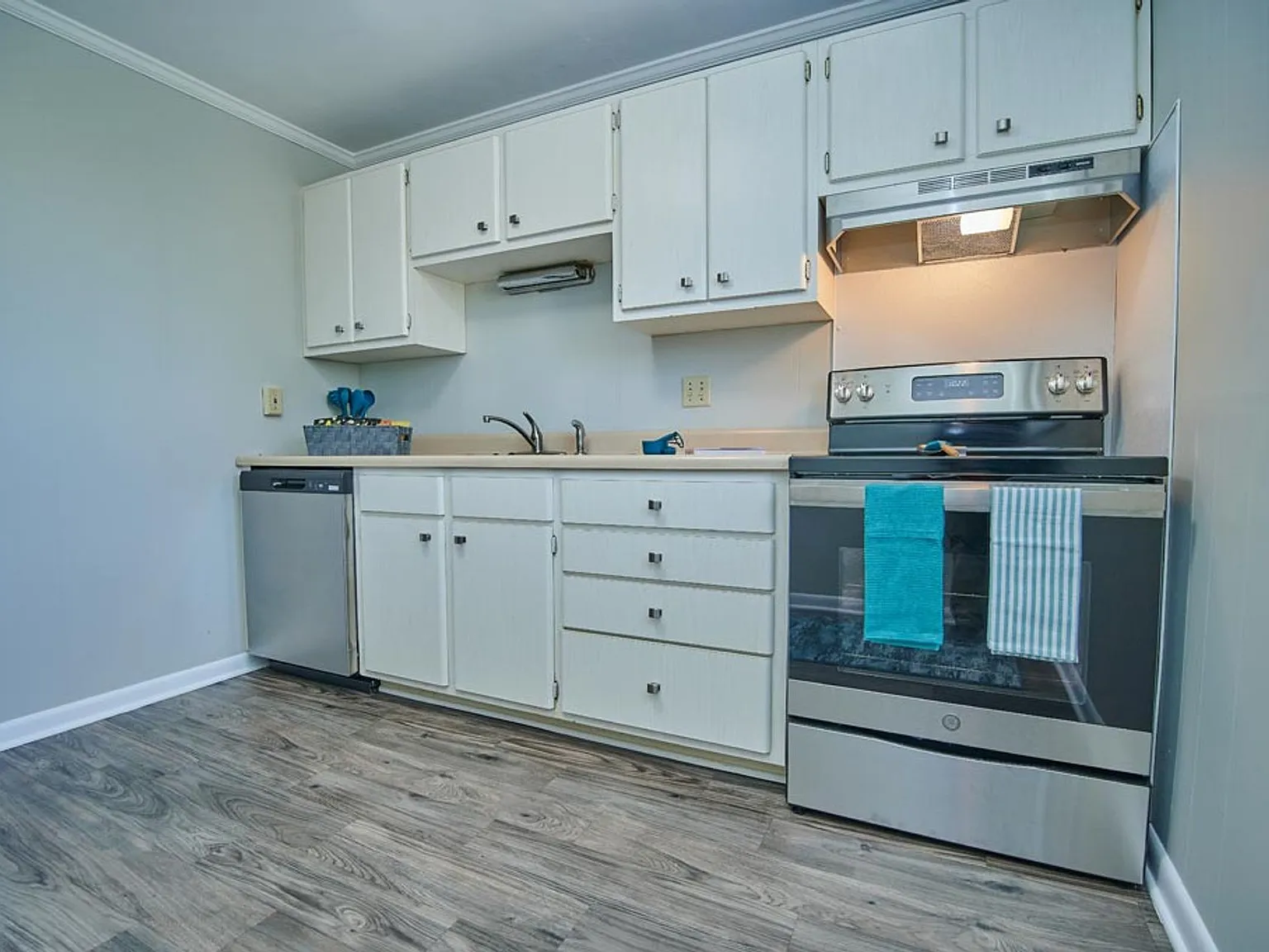 Seven Oaks Apartments — Photo 3