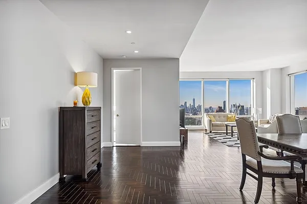 Rented by Compass | media 27