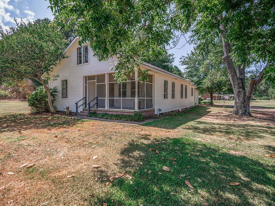1st image of 209 Strawberry Ln