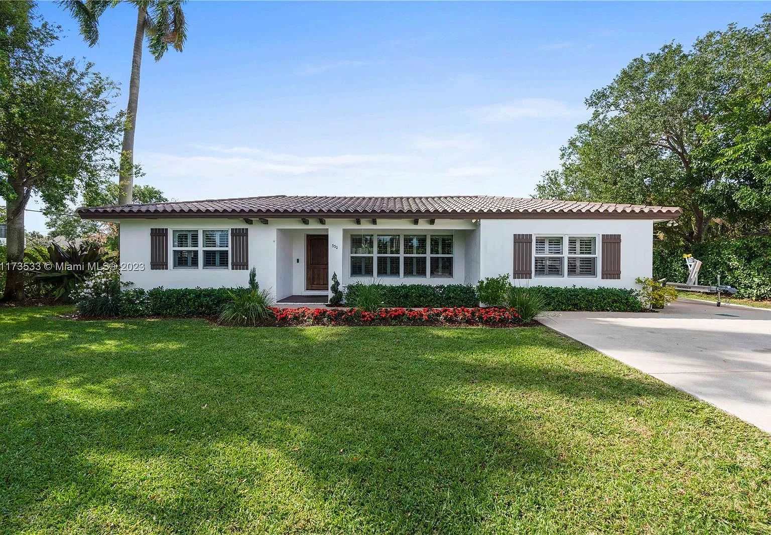 3 bed, 3.0 bath, 1967 sqft, $3,900 — Photo 2