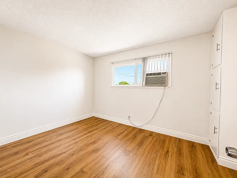 310 W Mountain View Ave #F — Photo 16
