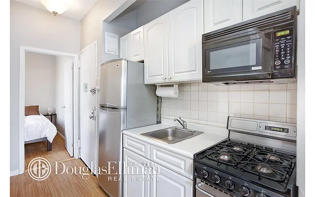 Sold by Douglas Elliman | media 10